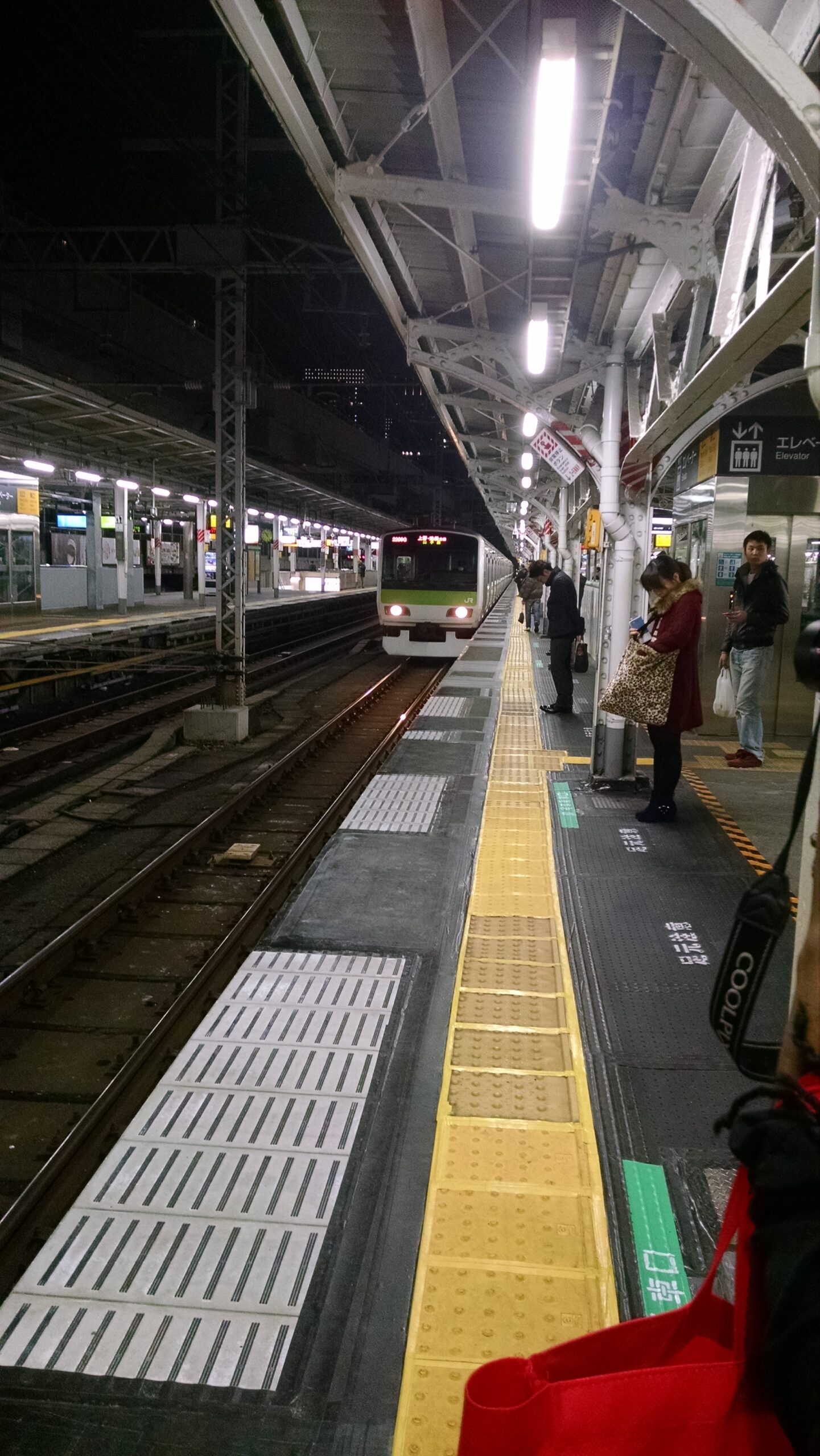Candid JR Train Shot – Kanda Station